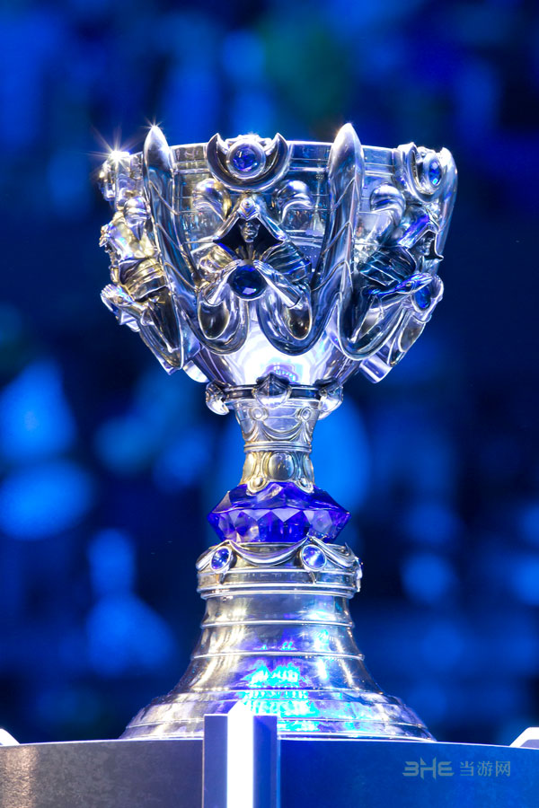 英雄联盟职业联赛：IG击败EDG，Gala双杀TheShy剑魔封神，水晶哥点评史上最没悬念3比0-比分网